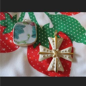 Pair of Pendants Chunky Cross and Floral Theme Chunky Style